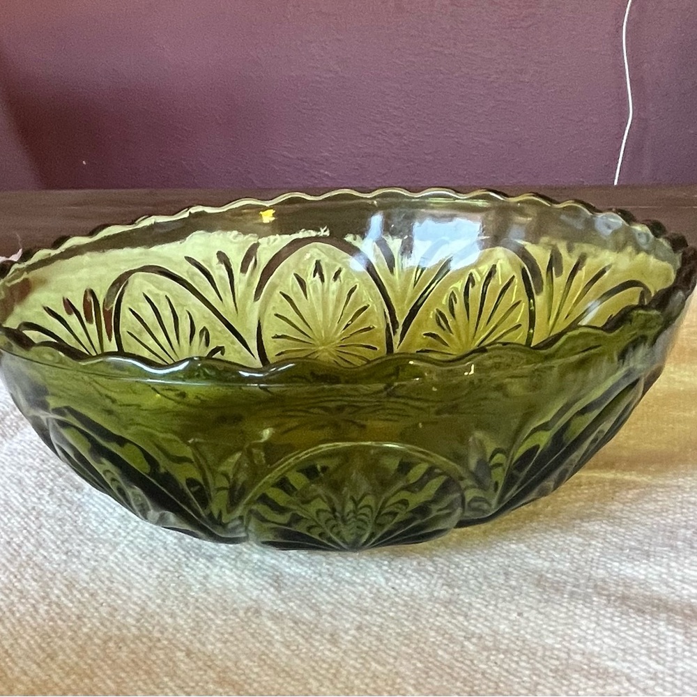 Vintage Anchor Hocking Green Depression Glass Medallion Bowl Catchall